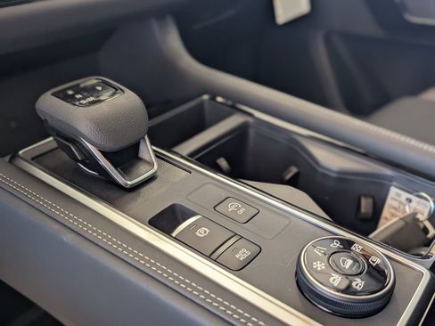 New 2026 Nissan Pathfinder Platinum image 18