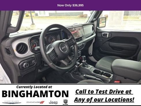 Used 2025 Jeep Gladiator Sport image 13