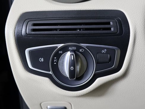 Used 2017 Mercedes-Benz GLC 300 4MATIC image 26