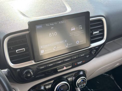 Used 2025 Hyundai Venue SEL FWD image 20
