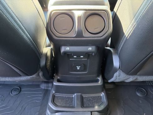 Used 2021 Jeep Wrangler Unlimited Sahara image 22