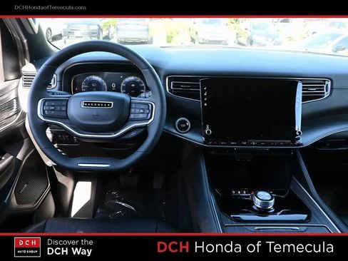 Used 2024 Jeep Wagoneer L Series II image 8