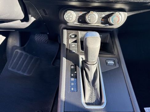 Used 2025 Nissan Kicks SV image 18