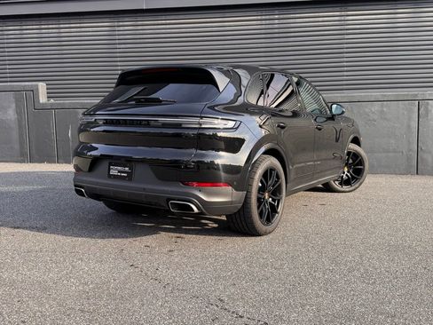 Certified 2025 Porsche Cayenne image 10