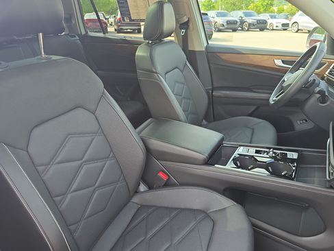 Used 2024 Volkswagen Atlas SE AWD/4WD image 10