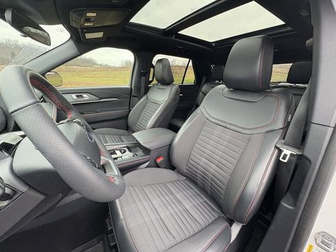 Used 2025 Ford Explorer ST-Line image 38