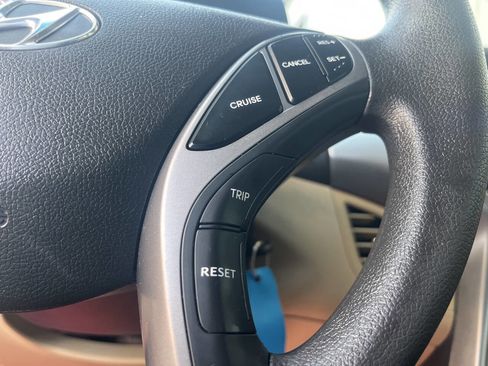 Used 2013 Hyundai Elantra GLS image 16