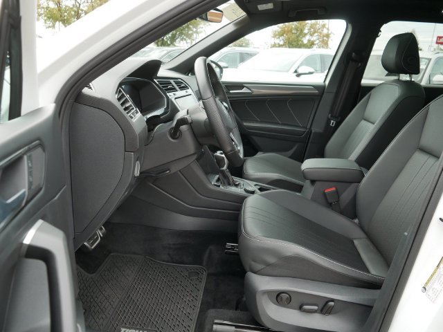 Certified 2024 Volkswagen Tiguan SE R-Line AWD/4WD image 11