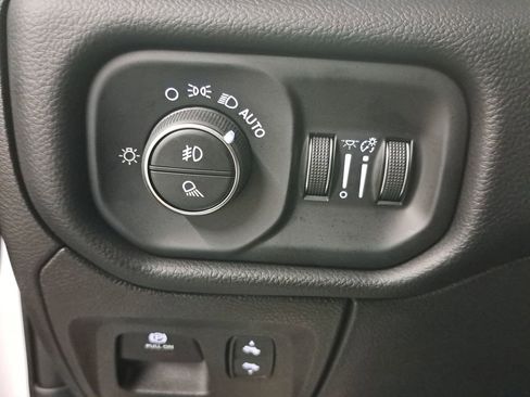 New 2026 RAM 1500 4x4 Crew Cab image 25