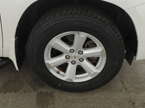 Used 2010 Toyota Highlander SE FWD image 6