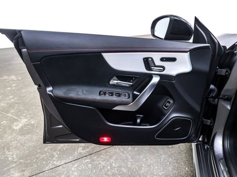 Used 2023 Mercedes-Benz CLA 250 image 22