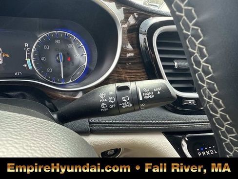 Used 2023 Chrysler Pacifica Limited FWD image 30