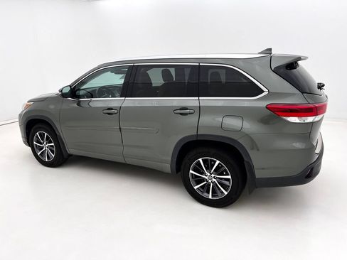 Used 2017 Toyota Highlander XLE AWD/4WD image 10