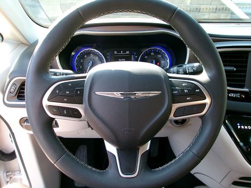 Used 2023 Chrysler Voyager LX FWD image 19