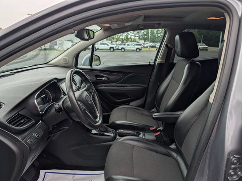 Used 2020 Buick Encore Preferred FWD image 19