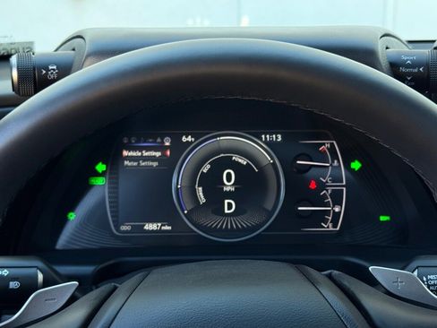 Certified 2025 Lexus ES 300h w/ Premium Package image 24