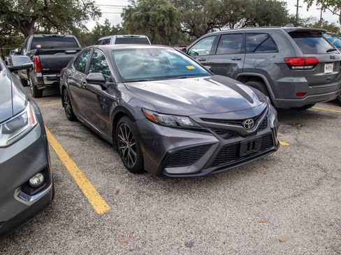 Used 2021 Toyota Camry SE image 6