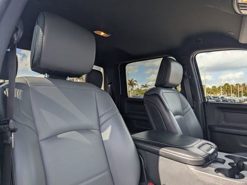 Used 2024 RAM 2500 Tradesman w/ Chrome Appearance Group AWD/4WD image 11