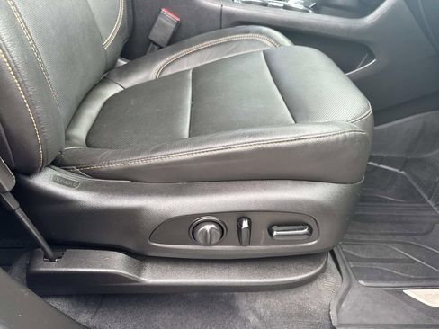 Used 2021 Chevrolet Traverse Premier FWD image 13
