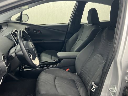 Used 2018 Toyota Prius Three image 6