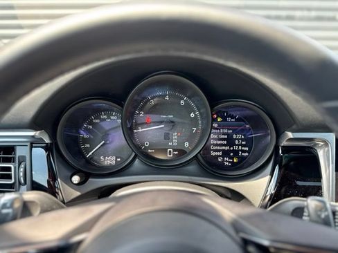 Certified 2022 Porsche Macan AWD/4WD image 22