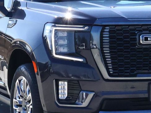 Used 2024 GMC Yukon XL Denali Ultimate AWD/4WD image 9