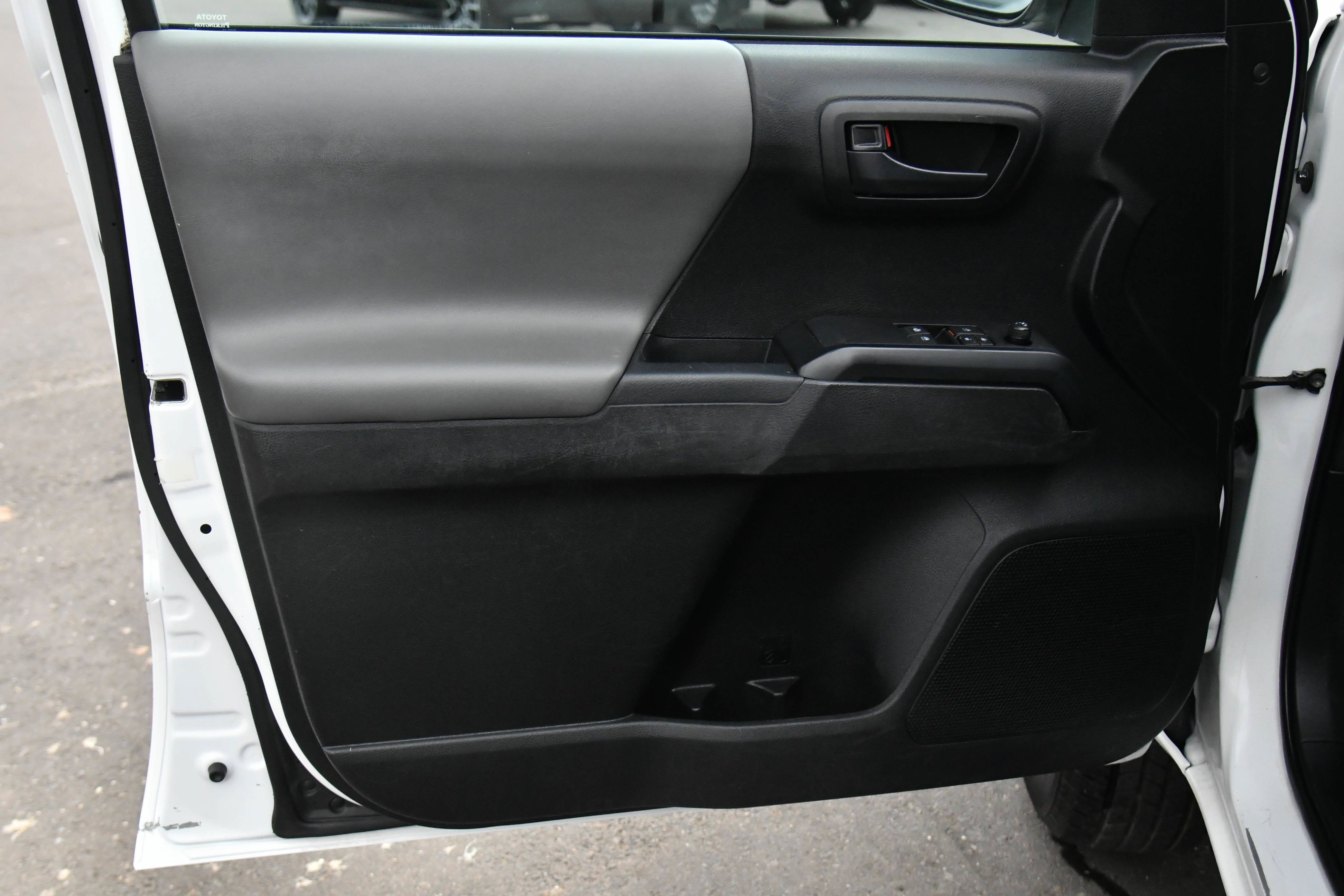 Used 2021 Toyota Tacoma SR RWD image 13