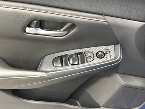 Used 2024 Nissan Sentra SV FWD image 11