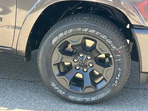 New 2026 RAM 1500 4x4 Crew Cab image 9