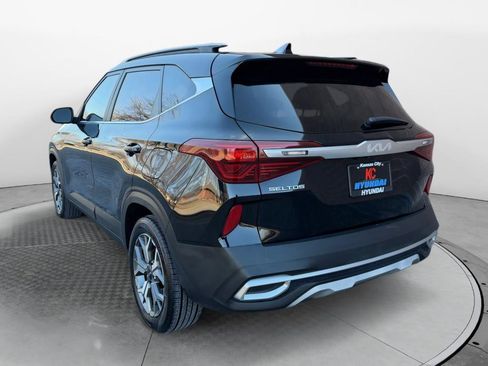 Used 2022 Kia Seltos EX image 3