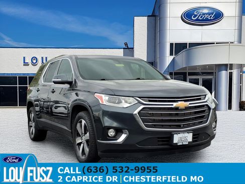 Used 2021 Chevrolet Traverse LT w/ LT Premium Package AWD/4WD image 1