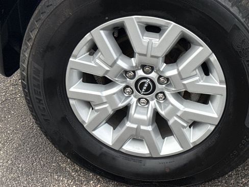 Certified 2023 Nissan Frontier SV w/ SV Premium Package image 10