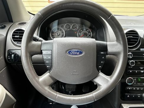 Used 2009 Ford Taurus X SEL FWD image 17