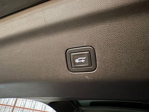 Used 2021 Chevrolet Tahoe Z71 w/ Luxury Package image 16