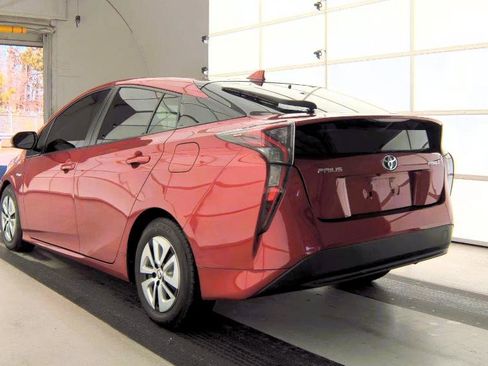 Used 2016 Toyota Prius Three Touring image 5
