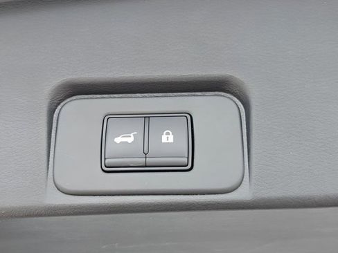 Certified 2025 Nissan Rogue SV FWD image 30