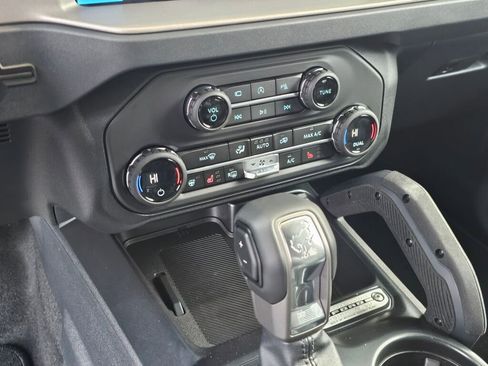 New 2025 Ford Bronco Outer Banks w/ Sasquatch Package image 18