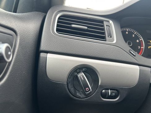 Used 2014 Volkswagen Jetta SE image 29
