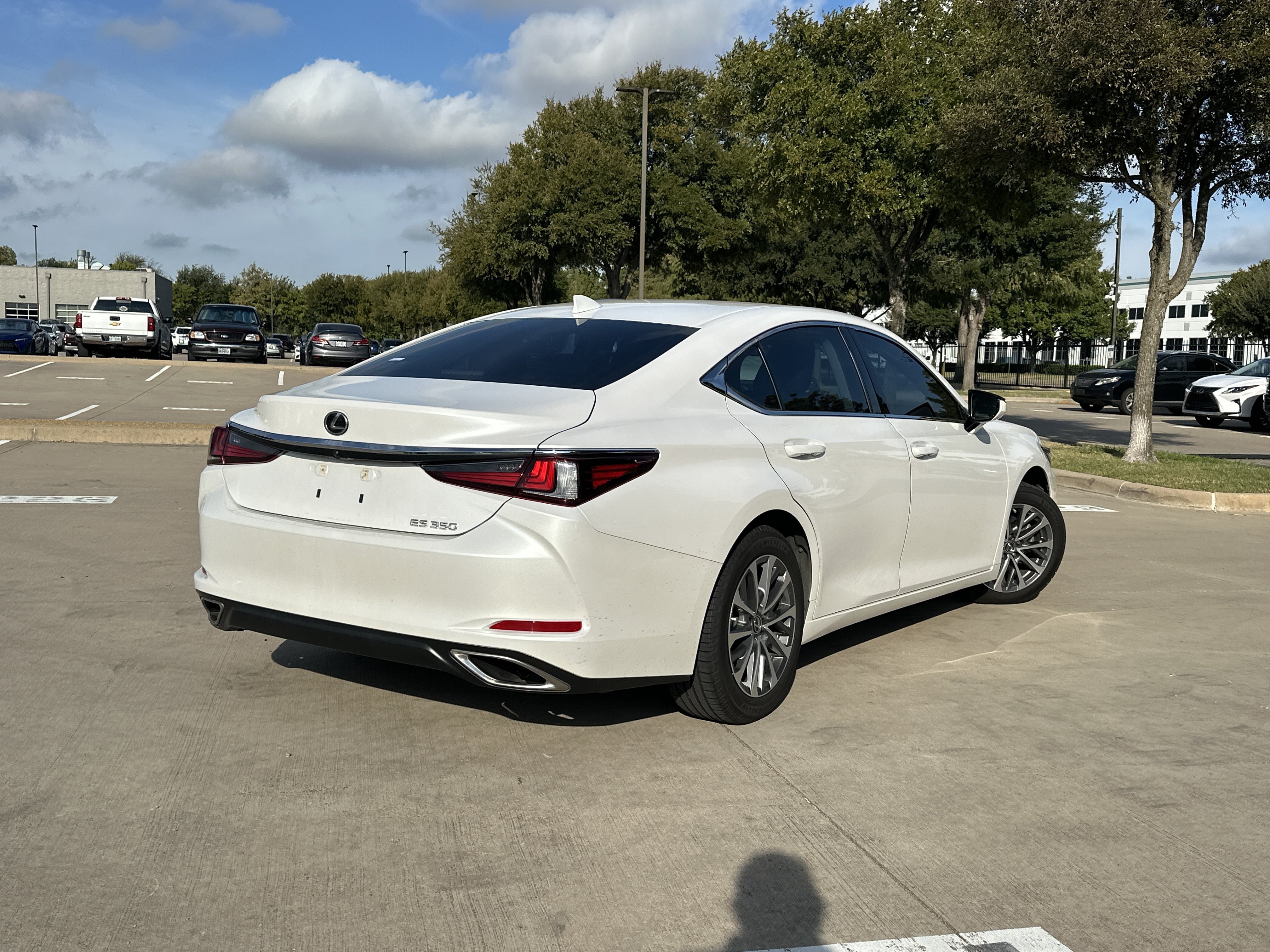 Used 2023 Lexus ES 350 w/ Accessory Package (Z2) FWD image 2