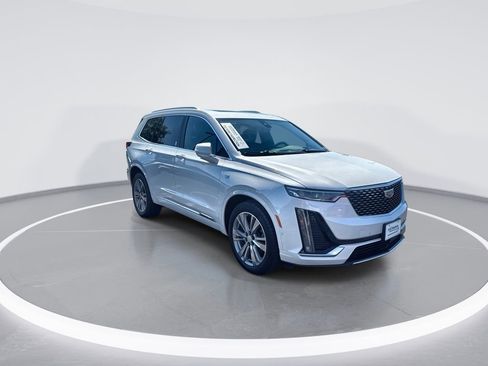 Used 2024 Cadillac XT6 Premium Luxury w/ Technology Package AWD/4WD image 2