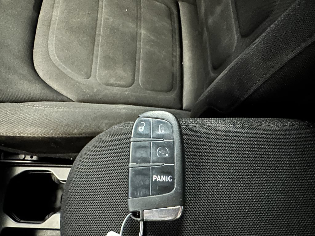 Used 2018 Jeep Renegade Latitude AWD/4WD image 16