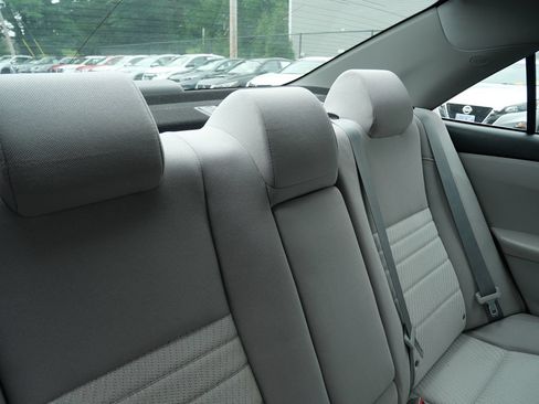 Used 2015 Toyota Camry LE FWD image 29