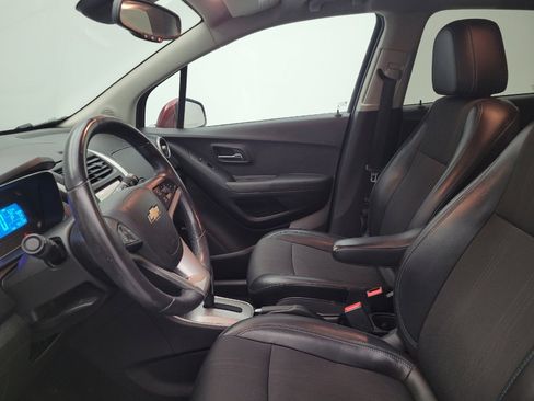 Used 2016 Chevrolet Trax LT w/ LT Sun and Sound Package FWD image 17