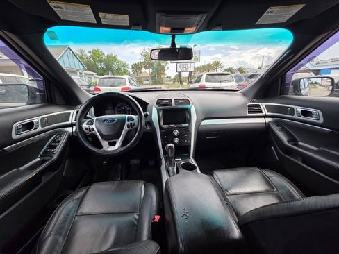 Used 2014 Ford Explorer XLT w/ Equipment Group 202A FWD image 14