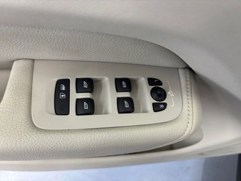 Used 2019 Volvo XC60 T6 Momentum w/ Advanced Package AWD/4WD image 9