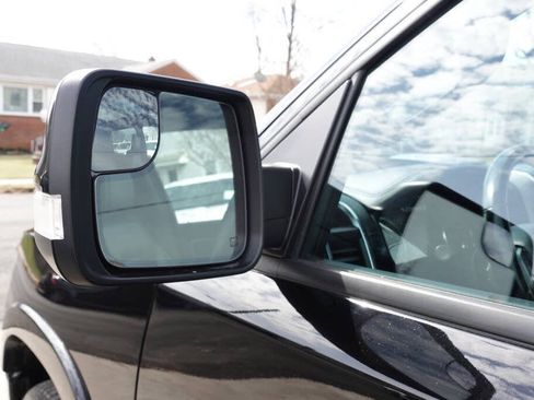 Used 2022 RAM 1500 Laramie AWD/4WD image 16