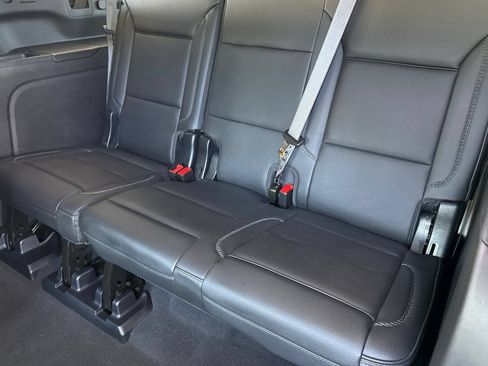 Used 2025 GMC Yukon XL Denali RWD image 24