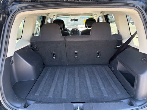Used 2014 Jeep Patriot Latitude AWD/4WD image 14