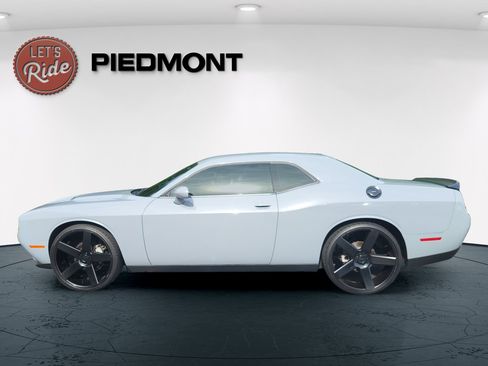 Used 2020 Dodge Challenger SXT w/ Driver Convenience Group RWD image 8