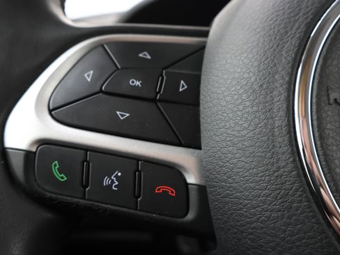 Used 2019 Jeep Renegade Latitude AWD/4WD image 15